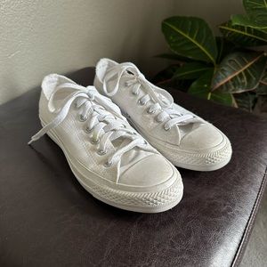 White chuck Taylor converse low top canvas sneakers